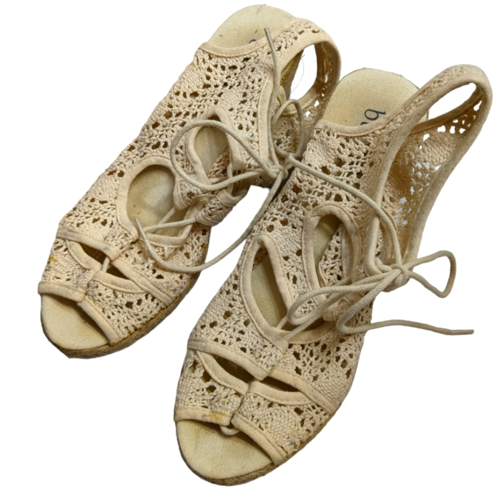 Bucco beige lace wedge shoes String closure. Good condition. Size 8.5